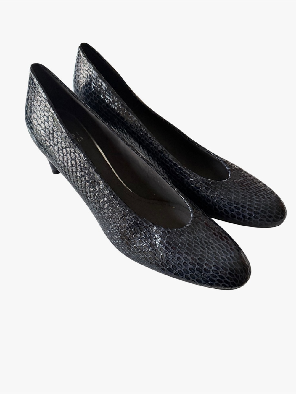 Stuart Weitzman Shiny navy blue Snake Embossed leather pumps.